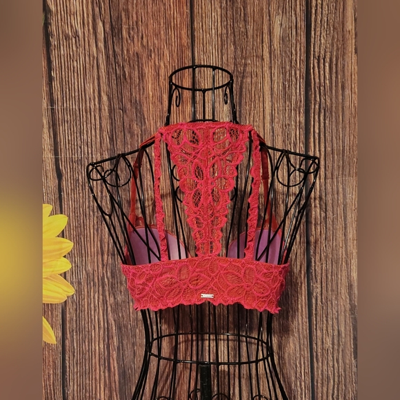 PINK Victoria's Secret Racer-Back Bra - Picture 3 of 6